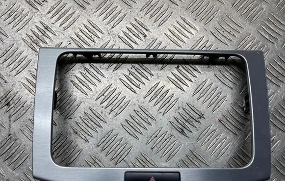 Radio/GPS head unit trim