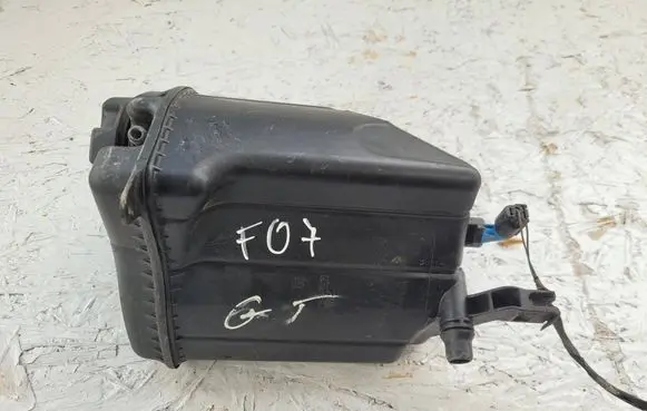 BMW 5 F10 F11 Coolant expansion tank/reservoir 17137601