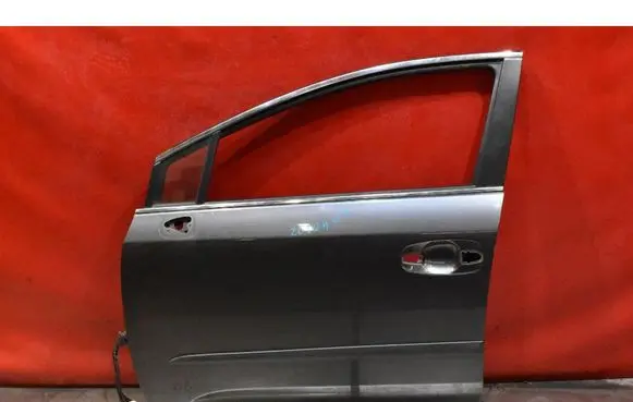 Toyota Avensis Verso Front door 
