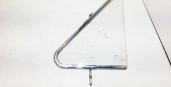 Lada Niva Front vent window/glass (coupe) 