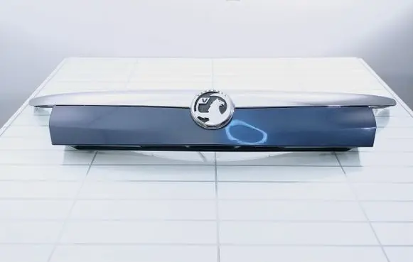 Trunk door license plate light bar