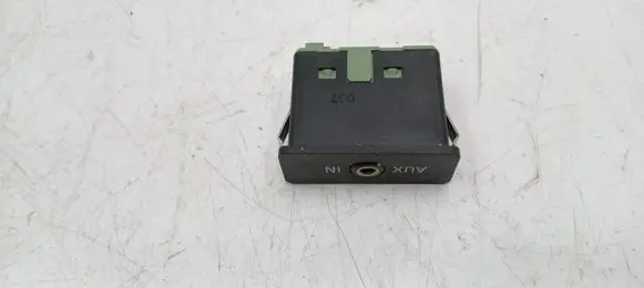 BMW 5 E60 E61 AUX in-socket connector 6986791