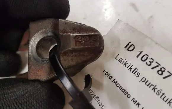 Ford Mondeo MK V Fuel Injector clamp holder 23819