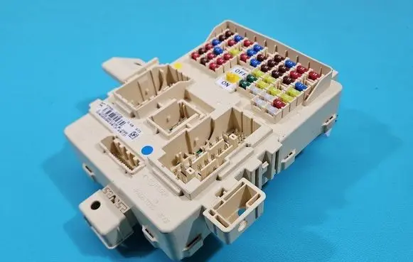 Hyundai Tucson TL Central body control module 91950-D3730 IMPRK1483869