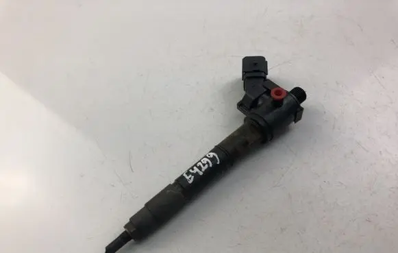 Volvo XC70 Fuel injector 31405404