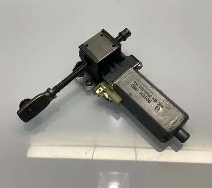 Mercedes-Benz S W221 Seat adjustment motor 0390203255