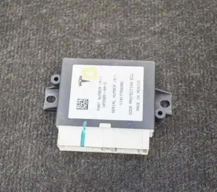 Tesla Model X Door control unit/module 105589100D