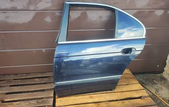 BMW 5 E39 Rear door