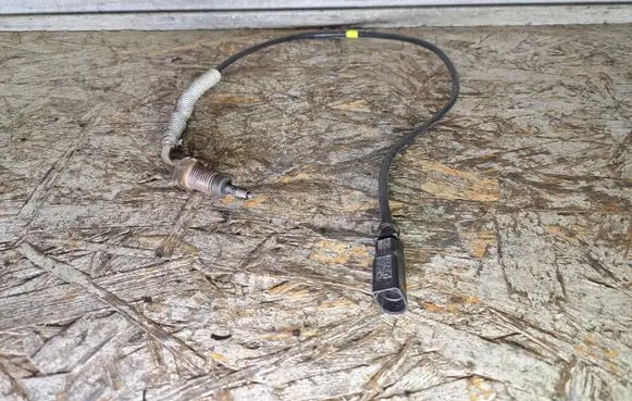 Volkswagen Golf VII Exhaust gas temperature sensor 04L906088AR
