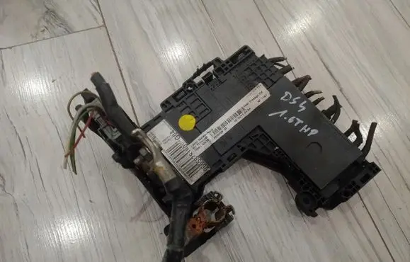 Citroen DS4 Voltage converter/converter module 9665878180