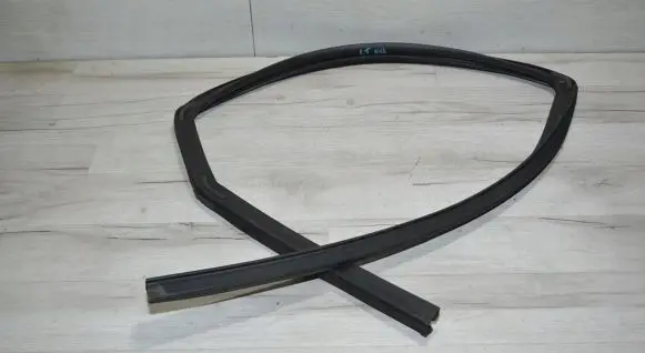 Rear door rubber seal (on body)