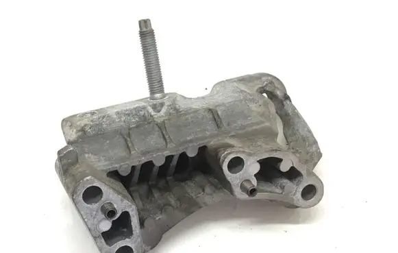 Ford Mondeo MK IV Engine mounting bracket 3M516030 3M516030A