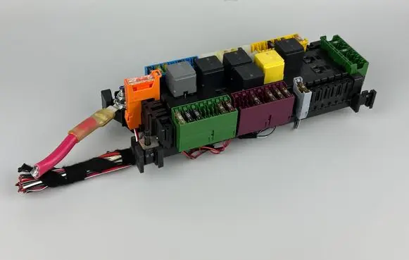 Mercedes-Benz GL X166 Fuse module A1669061202 YAP3509113 33134886