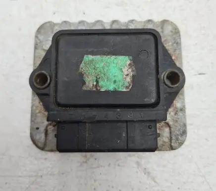 Volkswagen PASSAT B3 Ignition amplifier control unit 7654381