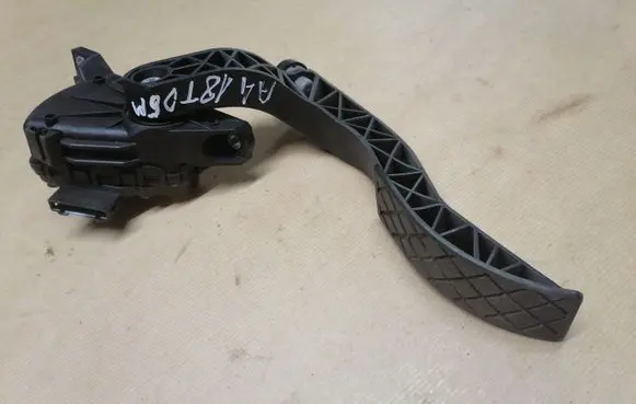 Audi A4 S4 B7 8E 8H Accelerator throttle pedal 8E1723523G 6PV00837506