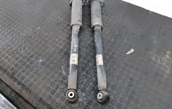 Rear shock absorber/damper