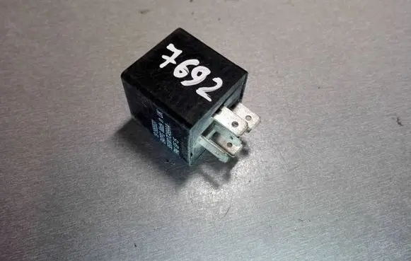 Volkswagen PASSAT B5 Other relay 95VW17C499AA 191955531