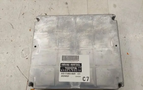 Toyota Avensis T250 Engine control unit/module MB1758008681 8966105C70