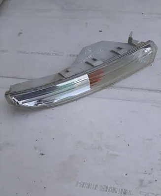 Volkswagen PASSAT CC Front indicator light