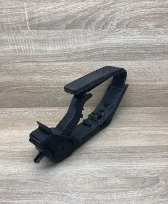 Mercedes-Benz CLS C219 Accelerator throttle pedal A2113000504 A2033010001