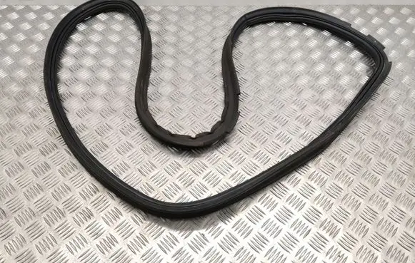 BMW X1 F48 F49 Trunk rubber seal (body) 7474447