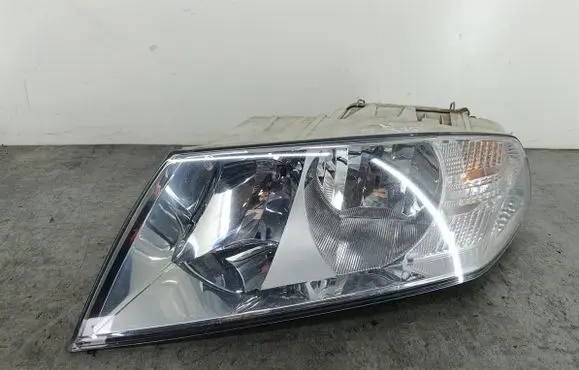 Skoda Octavia Mk2 (1Z) Headlight/headlamp 