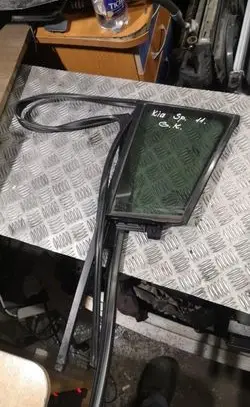 KIA Sportage Rear vent window glass 