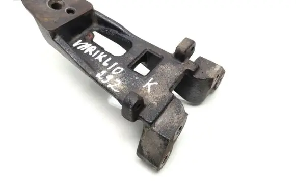 Suzuki Grand Vitara II Engine mounting bracket