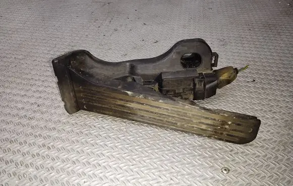 Volkswagen Jetta V Accelerator throttle pedal 1K1723503L