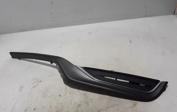 Front bumper splitter molding