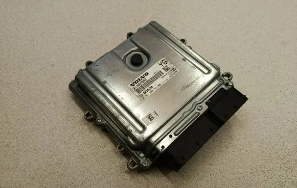 Volvo XC60 Engine control unit/module 31392982 0281030782 1039S76700