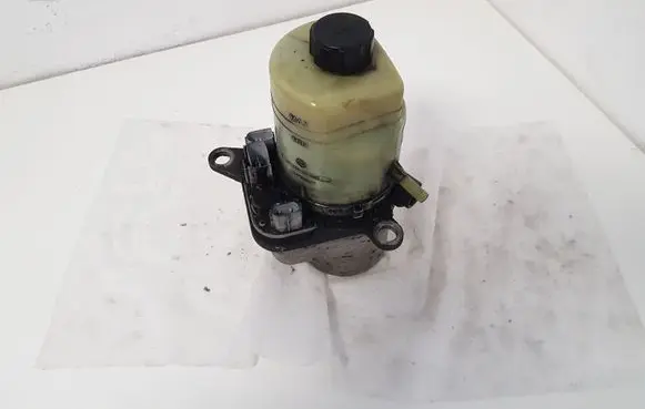 Ford Focus Power steering pump 4M513K514BF