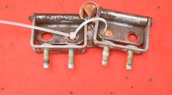 Nissan Almera Tino Tailgate/trunk/boot hinge