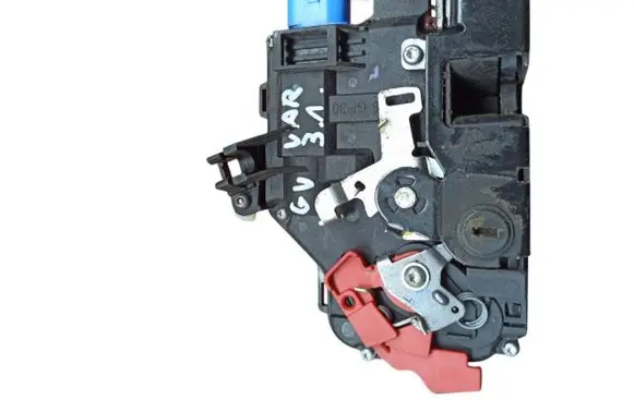 Volkswagen Golf V Rear door lock 7L0839015E 7L0839015A