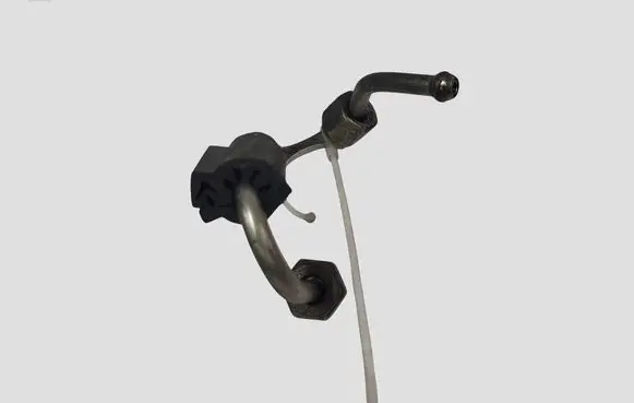 Volkswagen Golf VI Fuel line pipe
