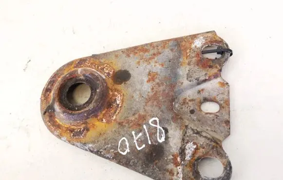 Volvo S70 V70 V70 XC Engine mounting bracket