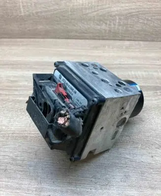 Volkswagen PASSAT B6 ABS Pump 3C0614095M