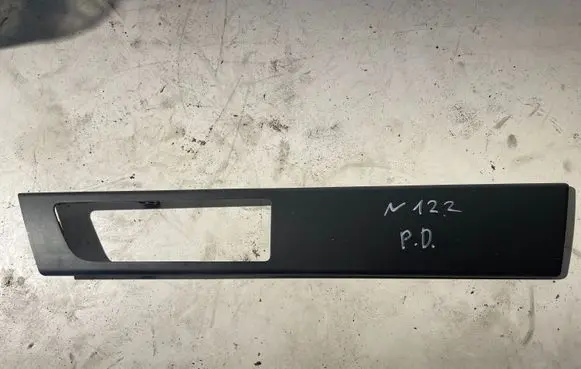 Land Rover Discovery 4 - LR4 Front door trim bar Ah2222620