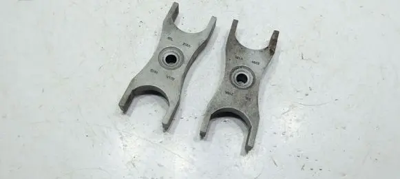 Volkswagen PASSAT B7 Fuel Injector clamp holder 03L216A