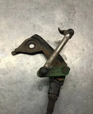 Audi A5 8T 8F Rear air suspension level height sensor 8K0907503