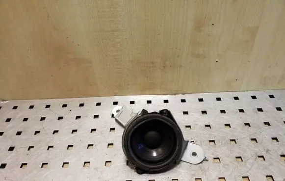 Honda Accord High frequency speaker in the rear doors G08617C2