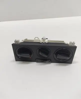 Volkswagen PASSAT B5 Climate control unit 1J0820045