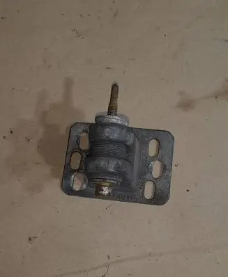 Audi A6 S6 C4 4A Engine mounting bracket 4A0807129B