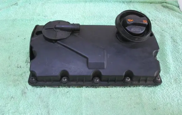 Volkswagen PASSAT B5.5 Rocker cam cover 038103469AD