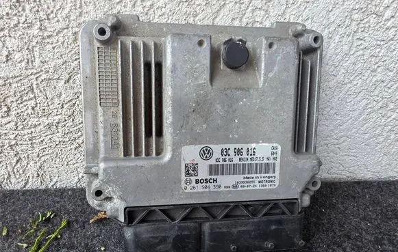Volkswagen Golf V Engine control unit/module 03C906016