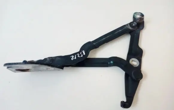 Audi A4 S4 B5 8D Tailgate/trunk/boot hinge 8d5827302a
