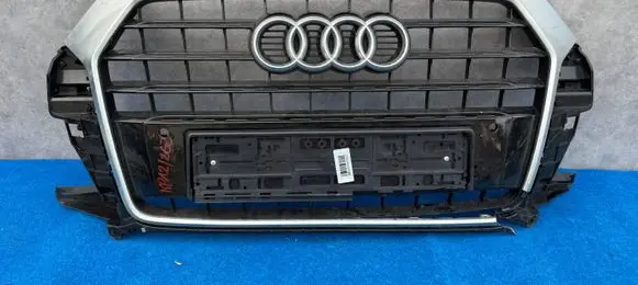 Audi Q3 8U Front bumper upper radiator grill 8U0853653M