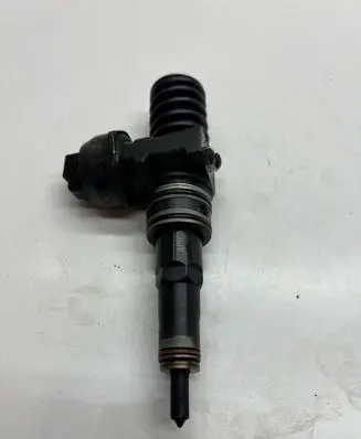 Volkswagen Touran I Fuel injector 0414720215