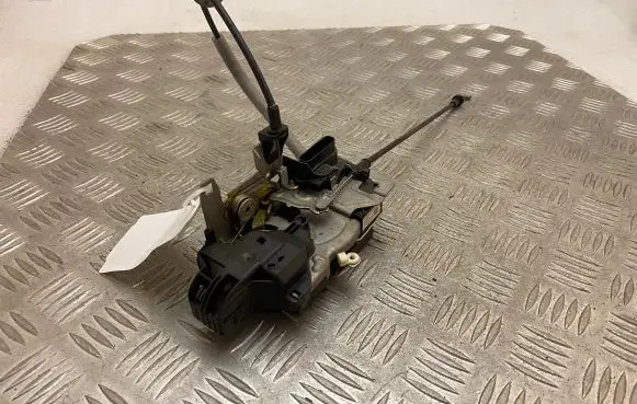 Volvo XC90 Front door lock 31349890
