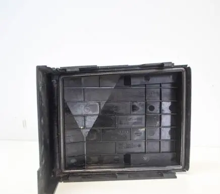 Volkswagen Golf VI Fuse box cover 1K0937132F